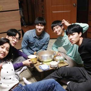 女同桌脱鞋子帮我脚交
