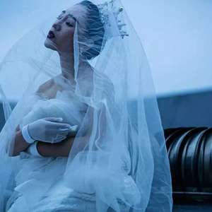 女同桌脱鞋子帮我脚交
