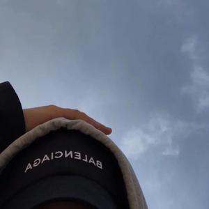 女同桌脱鞋子帮我脚交
